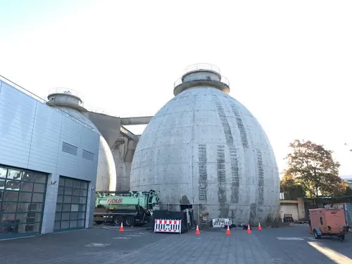 Ihr Spezialist für die Entsorgung von ölhaltigen Flüssigkeiten und Bohrschlamm Ihr Spezialist für die Entsorgung von ölhaltigen Flüssigkeiten und Bohrschlamm