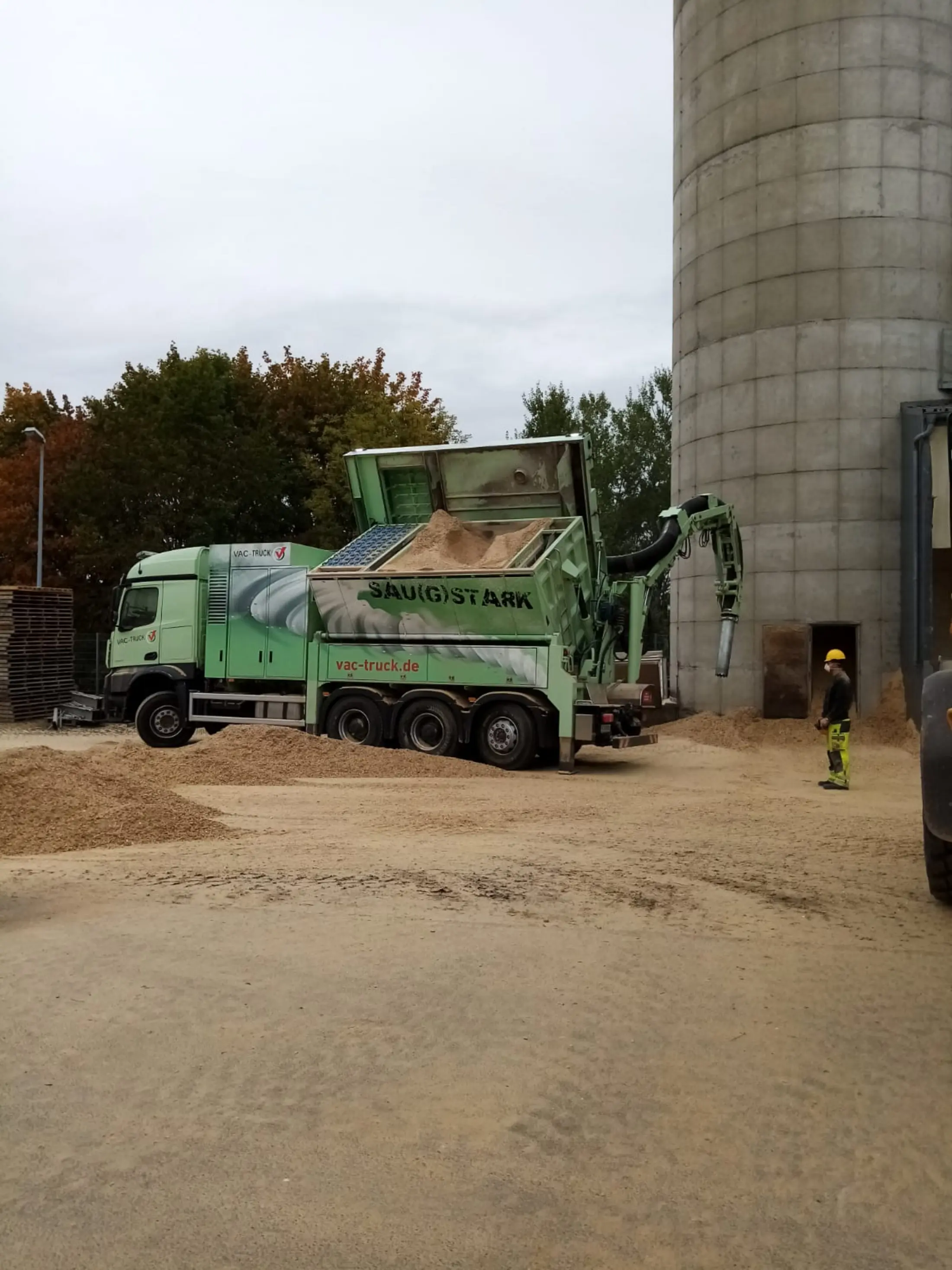 Saugarbeiten und Entsorgung Saugarbeiten und Entsorgung